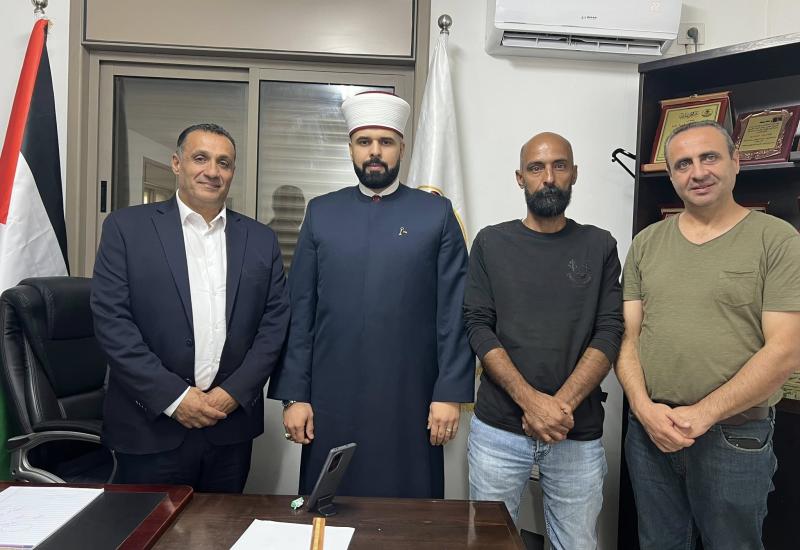 رئيس البلدية يزور قاضي المحكمة الشرعية مهنئًا باستلام منصبه الجديد