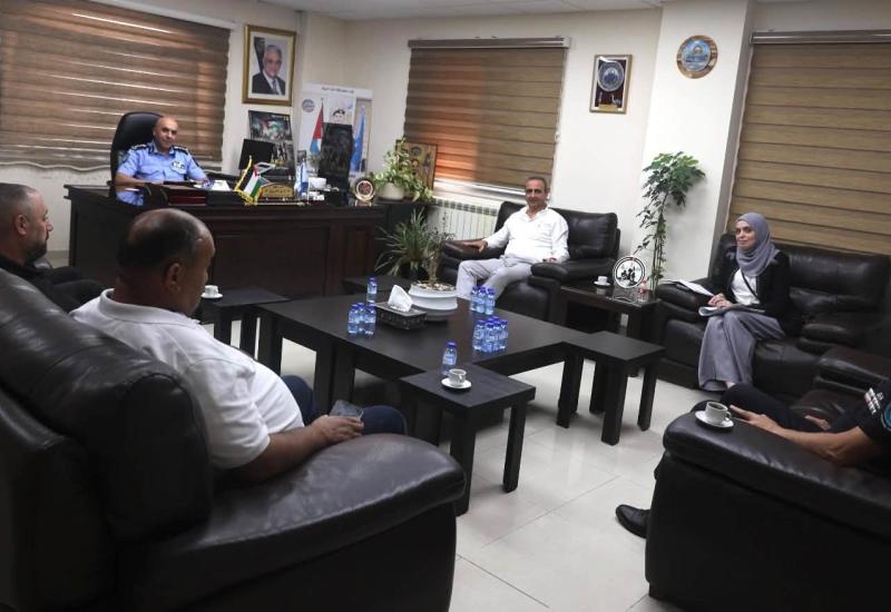 رئيس بلدية بيرزيت يبحث تعزيز التعاون مع شرطة محافظة رام الله والبيرة