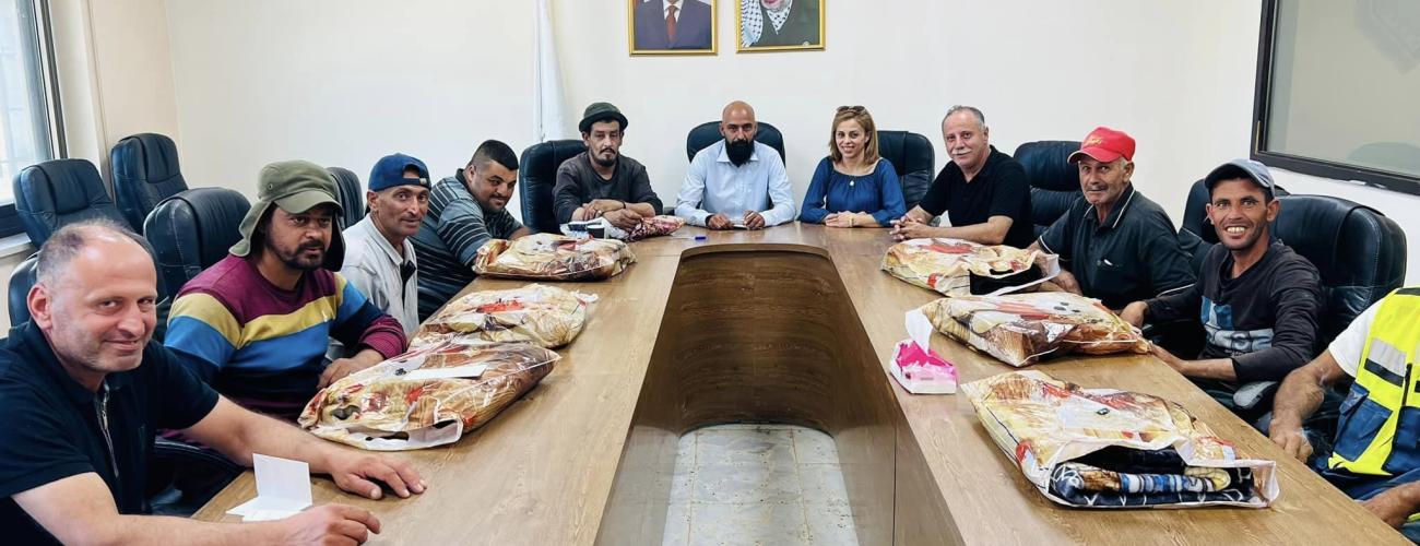 الخميس 10/8/2023 قدم عطاءا مشكورا الحاج حازم خالد  عوض الله  لموظفي عمال الصحة والجمال  تشكر بلدية بيرزيت الممثلة برئيسها بالانابة السيد ذياب الاشعل الحاج حازم خالد عوض الله على هبته الكريمة لعمال الصحه والجمال . دمتم ودام عطاءكم