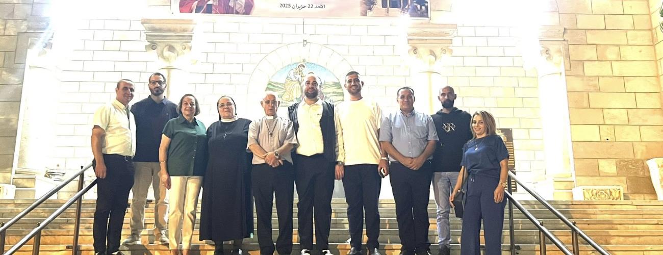 زيارة وداع وتكريم يقوم بها رئيس البلدية وأعضاء المجلس البلدي لراعي كنيسة سلطانة السلام الاب لويز حزبون تقديرًا لخدمته في البلدة: