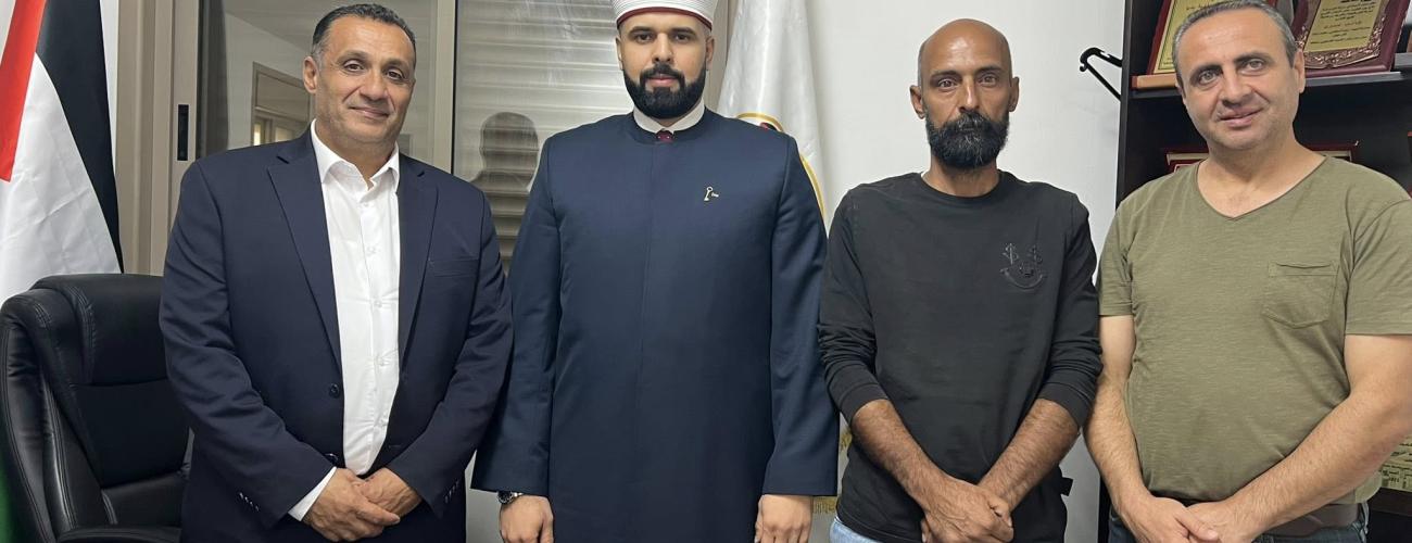 رئيس البلدية يزور قاضي المحكمة الشرعية مهنئًا باستلام منصبه الجديد