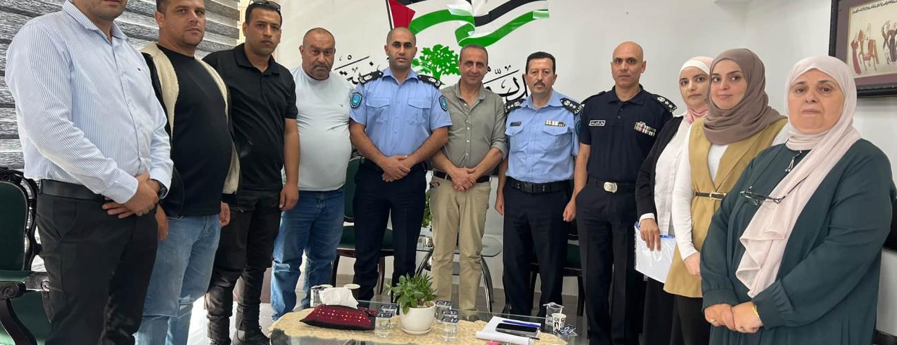 بلدية بيرزيت تبحث مع مدير شرطة بيرزيت استكمال إجراءات تخصيص قطعة أرض لبناء مركز شرطة جديد